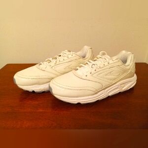 Brooks Addiction leather walking shoes